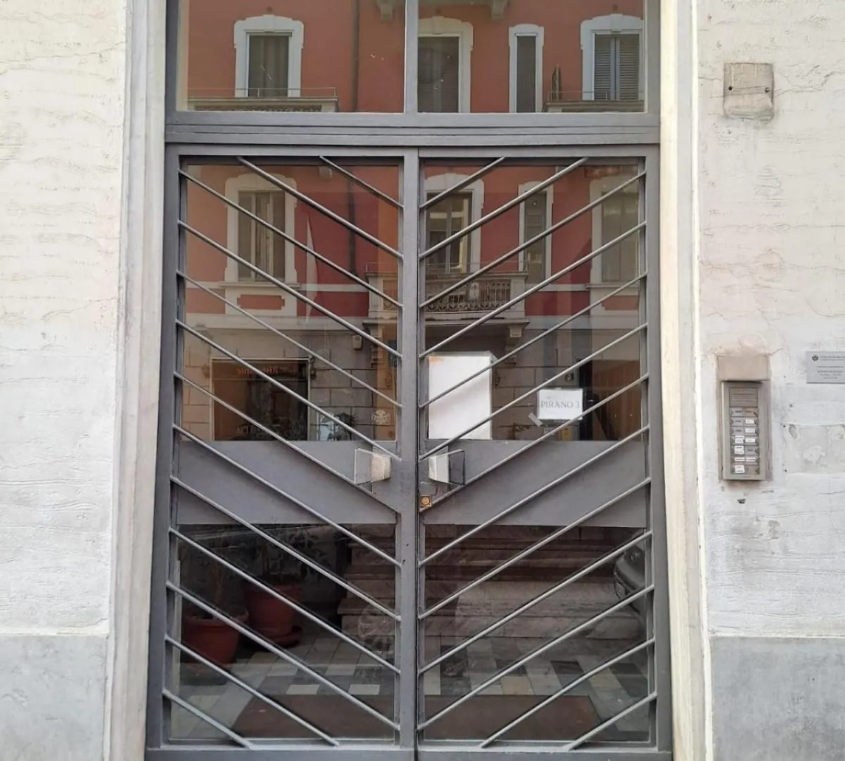 Comfortable And Spacious Apartment In Milan